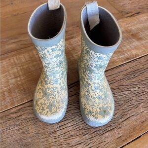 Rylee Cru rain boots baby size 5 as pictured